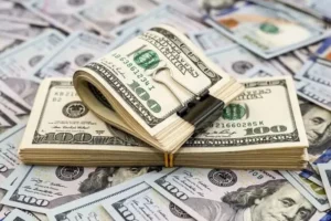 قیمت دلار در بازار آزاد کاهشی شد  (۲۲ اردیبهشت)