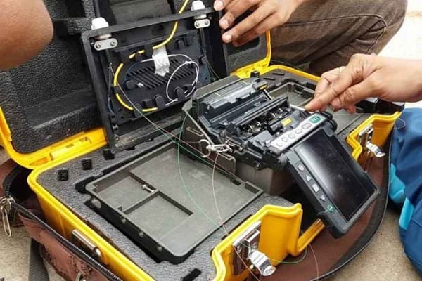 فیوژن فیبر نوری؛ آینده اینترنت و شبکههای ارتباطی در ایران مزایا فیوژن فیبر نوری نسبت به فناوریهای قدیمیتر