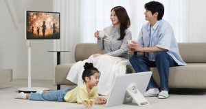 سامسونگ یک تلویزیون لمسی با باتری عرضه می‌کند
