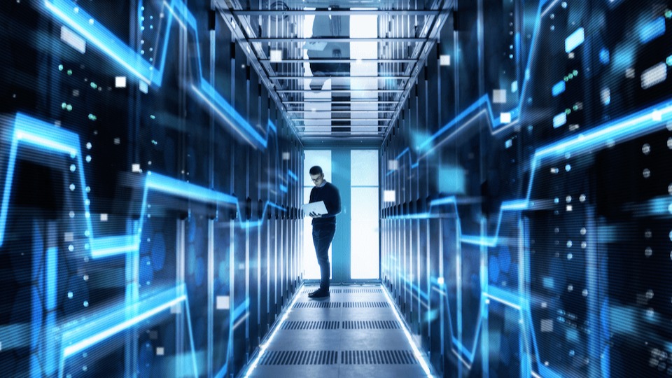 انتخاب زیرساخت وب‌سایت: راهنمای جامع از هاست اشتراکی تا سرور اختصاصی