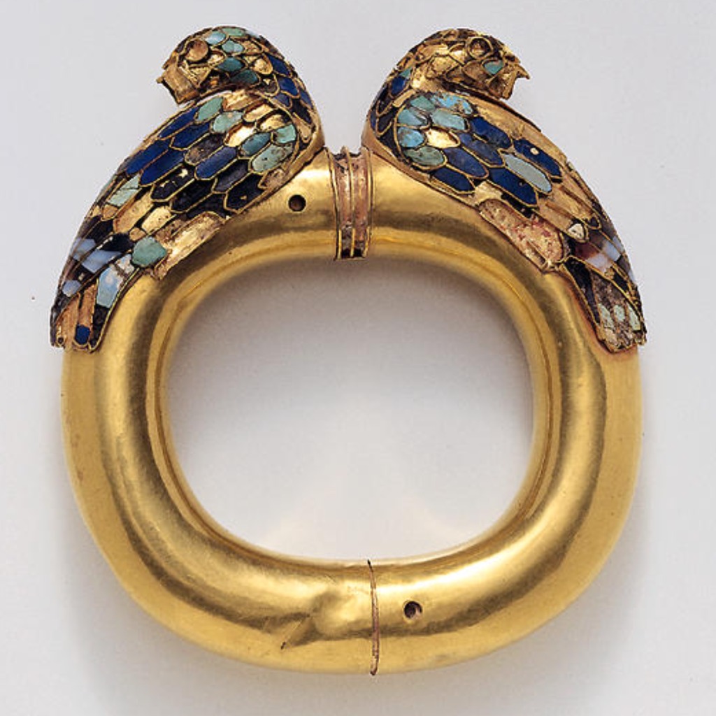 دستبند زرین هخامنشی با اردکهای نشسته دستبند زرین هخامنشی با اردکهای نشسته