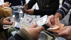 دلار بی رقیب می تازد | تقاضاهای کاذب برای خرید ارز در اوج