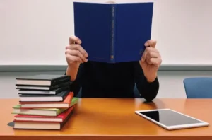 راهکاری برای معضل تقلب با هوش مصنوعی: دانشگاه‌ها به امتحانات شفاهی روی آورده‌اند