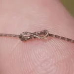 دستاورد محققان چینی: ساخت تراشه کامپیوتری روی فیبر نازک‌تر از موی انسان [تماشا کنید]