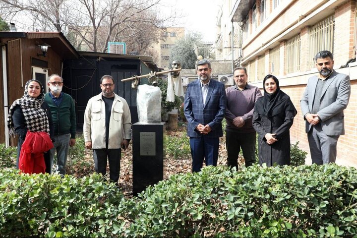 رونمایی از ۲ تندیس هنری در محوطه بنیاد رودکی رونمایی از ۲ تندیس هنری در محوطه بنیاد رودکی