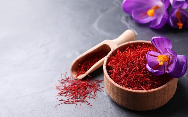 زعفران‌ تقلبی؛ معضل بزرگ بازار است | نقش صنف چاپخانه داران در توزیع گسترده طلای سرخ جعلی