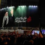 «رهبر شهید» روی دیوارنگاره میدان ولیعصر (عج) نقش بست