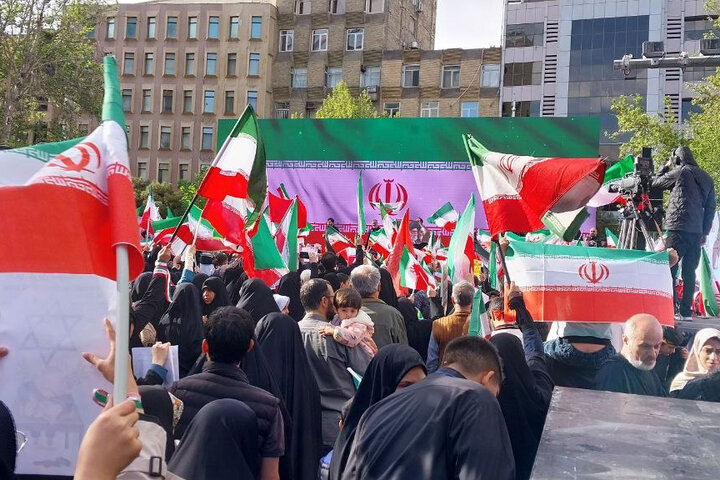 بچه‌ها برای فرشته‌های میناب سنگ تمام گذاشتند؛ تماشای یک شور کودکانه