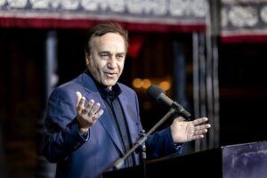 محمد گلریز: خون رهبر شهید، انقلاب اسلامی را تضمین کرد