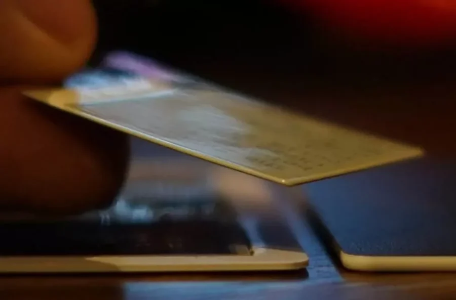 با Muxcard آشنا شوید؛ کامپیوتری به اندازه کارت بانکی که نمایشگر دارد [تماشا کنید]
