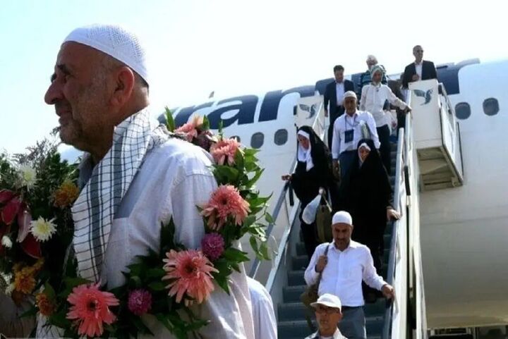 آغاز عملیات بازگشت حجاج با ورود نخستین پرواز “هما” به فرودگاه امام(ره)