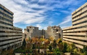 اکباتان پیر شد اما ارزان نشد؛ مقایسه رشد قیمت مسکن در شهرک اکباتان و محله های اطراف