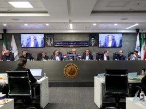مدنی‌زاده: روش فعلی قیمت‌گذاری دارو پاسخگو نیست | همتی: محدودیت بانکی صادرکنندگان عراق رفع می‌شود