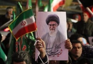 گزارشی از میانه‌ی اشک و تکاپوی کارگران در وداع رهبر شهید