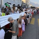 پرچم فلسطین در جشنواره لوکارنو بالا رفت؛ کفنی به یاد ۶۰ هزار شهید غزه