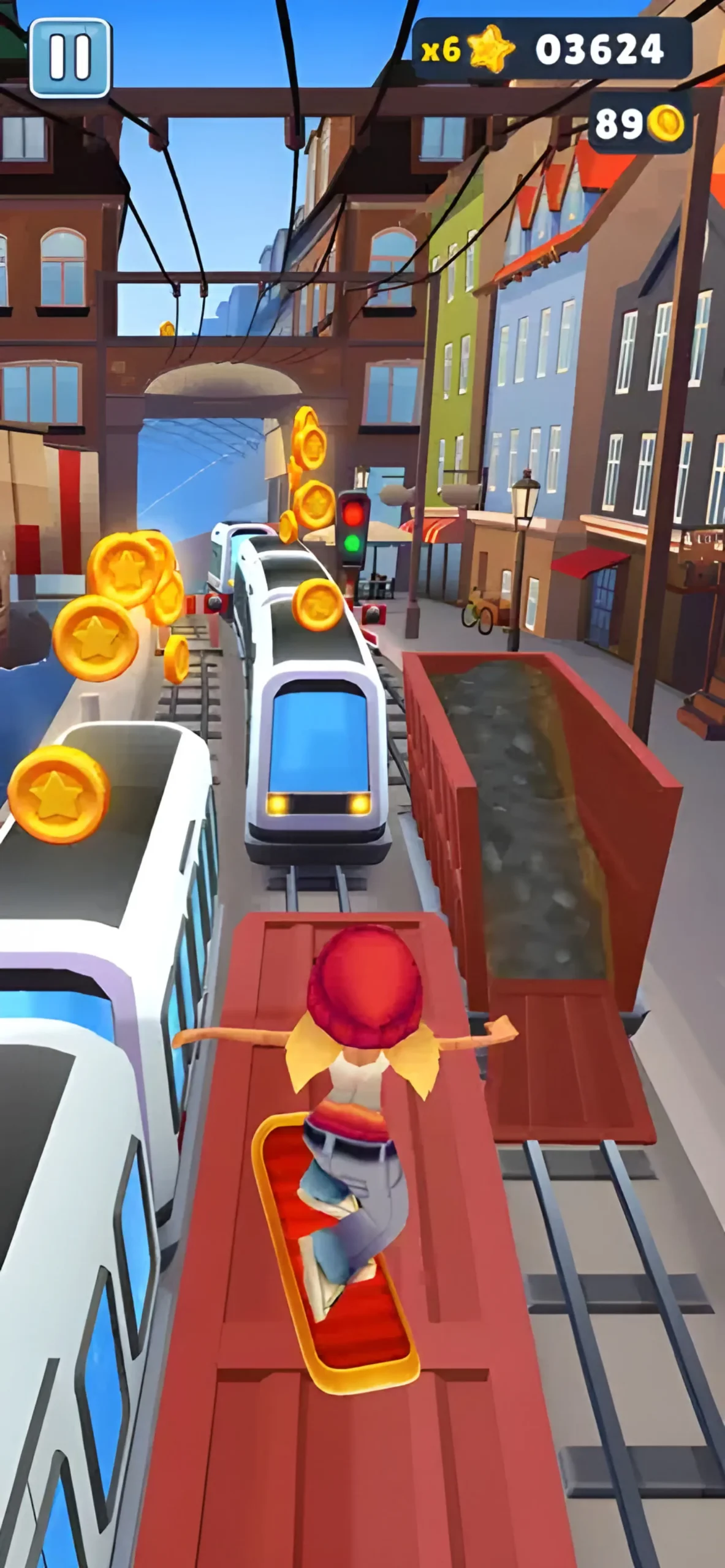 شخصیت بازی سابوی سورفرز (Subway Surfers) در حال دویدن روی ریل قطار